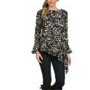 ❤️NWOT Boutique Paisley Asymmetrically black,white tunic. Size medium.